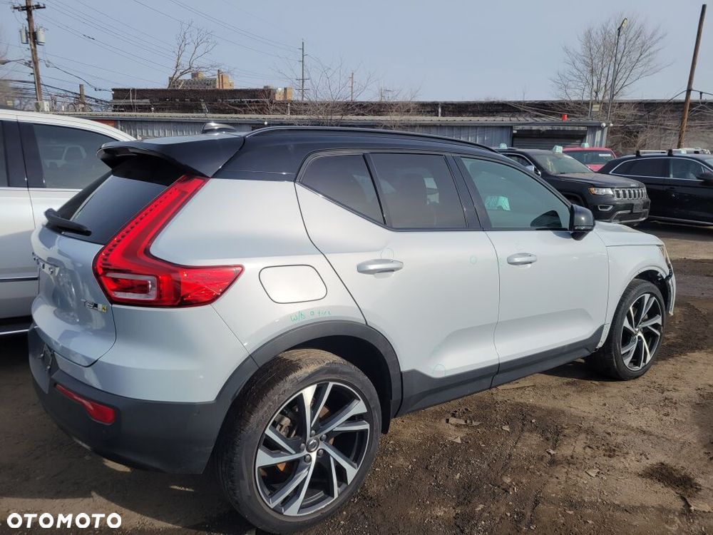 Volvo XC 40 T5 AWD Geartronic R-Design - 2