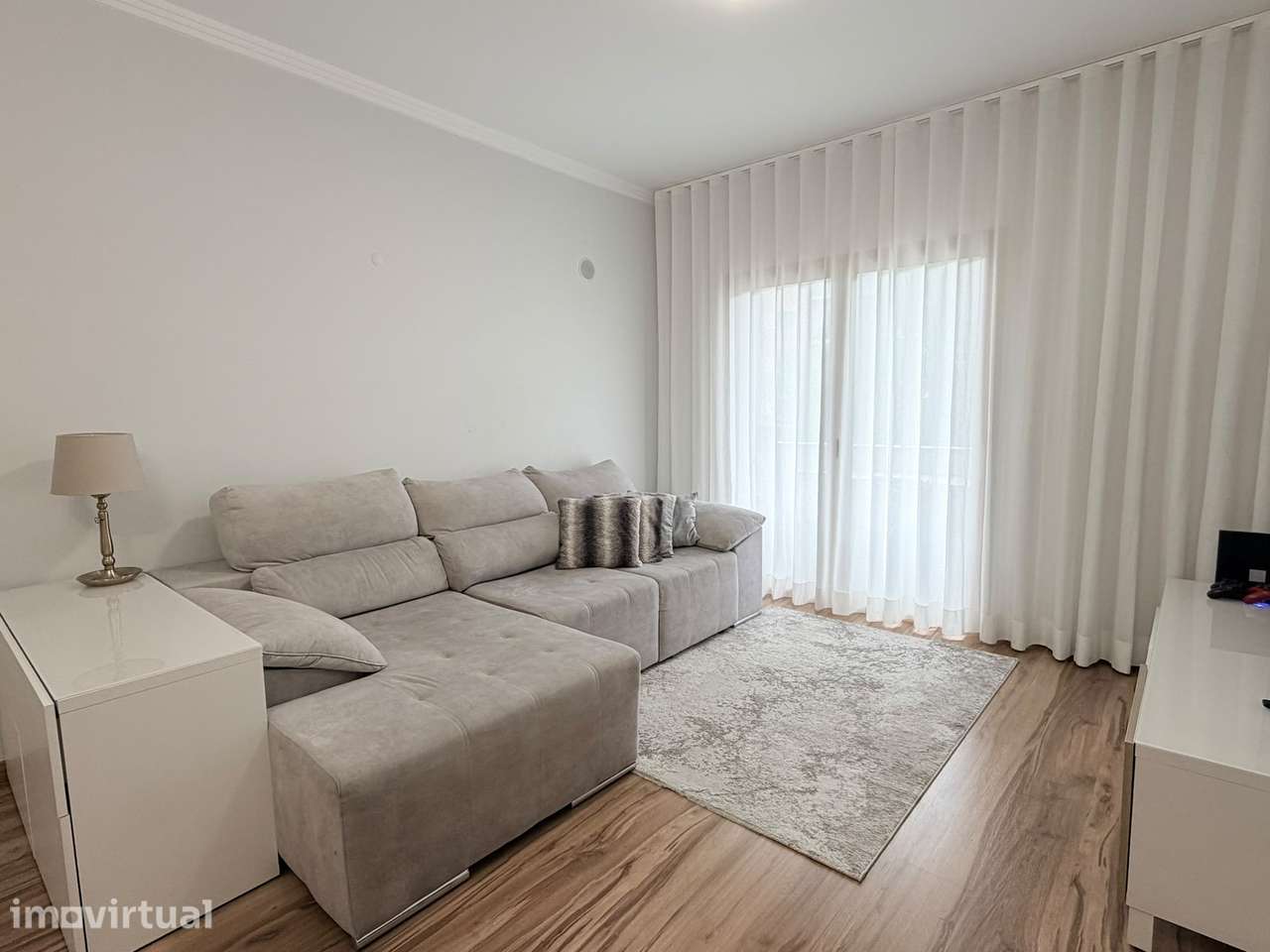 Luminoso Apartamento T2 nas Colinas do Cruzeiro - Box para 2 Viaturas - Grande imagem: 4/33