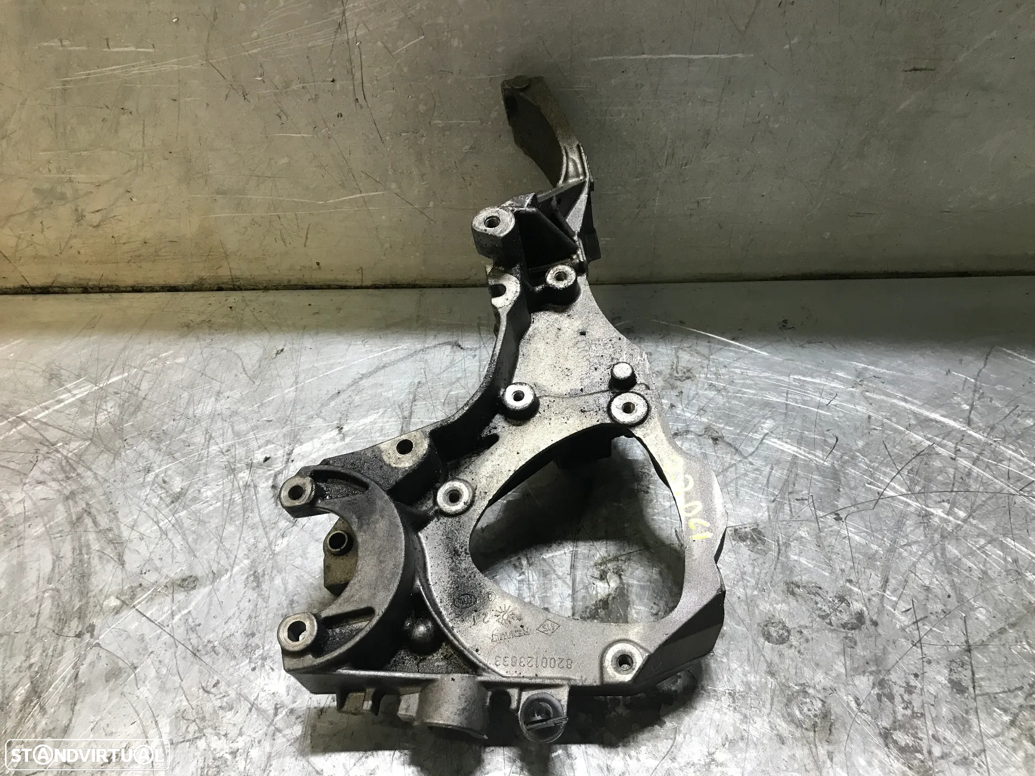APOIO / SUPORTE DO ALTERNADOR RENAULT LAGUNA / ESPACE / MASTER 2.2DCI 2.5DCI 8200123833 - 2