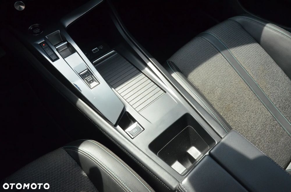 Peugeot 308 BlueHDi 130 EAT8 Allure - 26