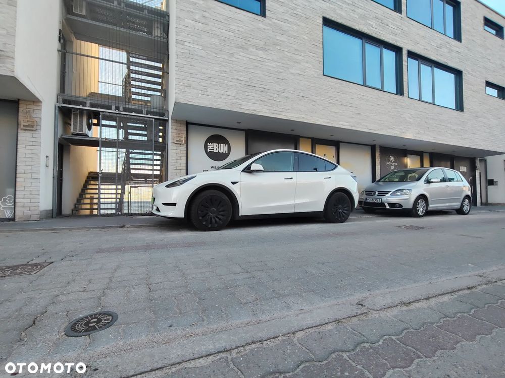 Tesla Model Y - 3