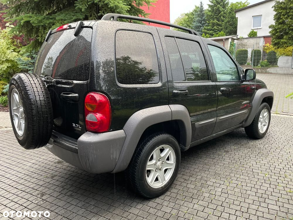 Jeep Liberty 3.7 4x4 - 8