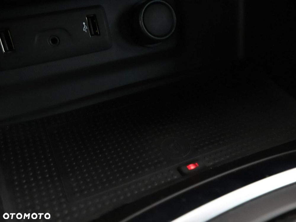 Renault Megane ENERGY TCe 205 EDC GT - 28