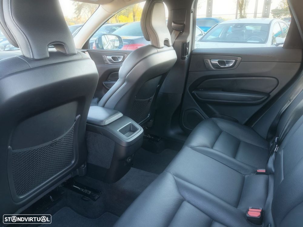 Volvo XC 60 2.0 B4 Plus Bright - 33