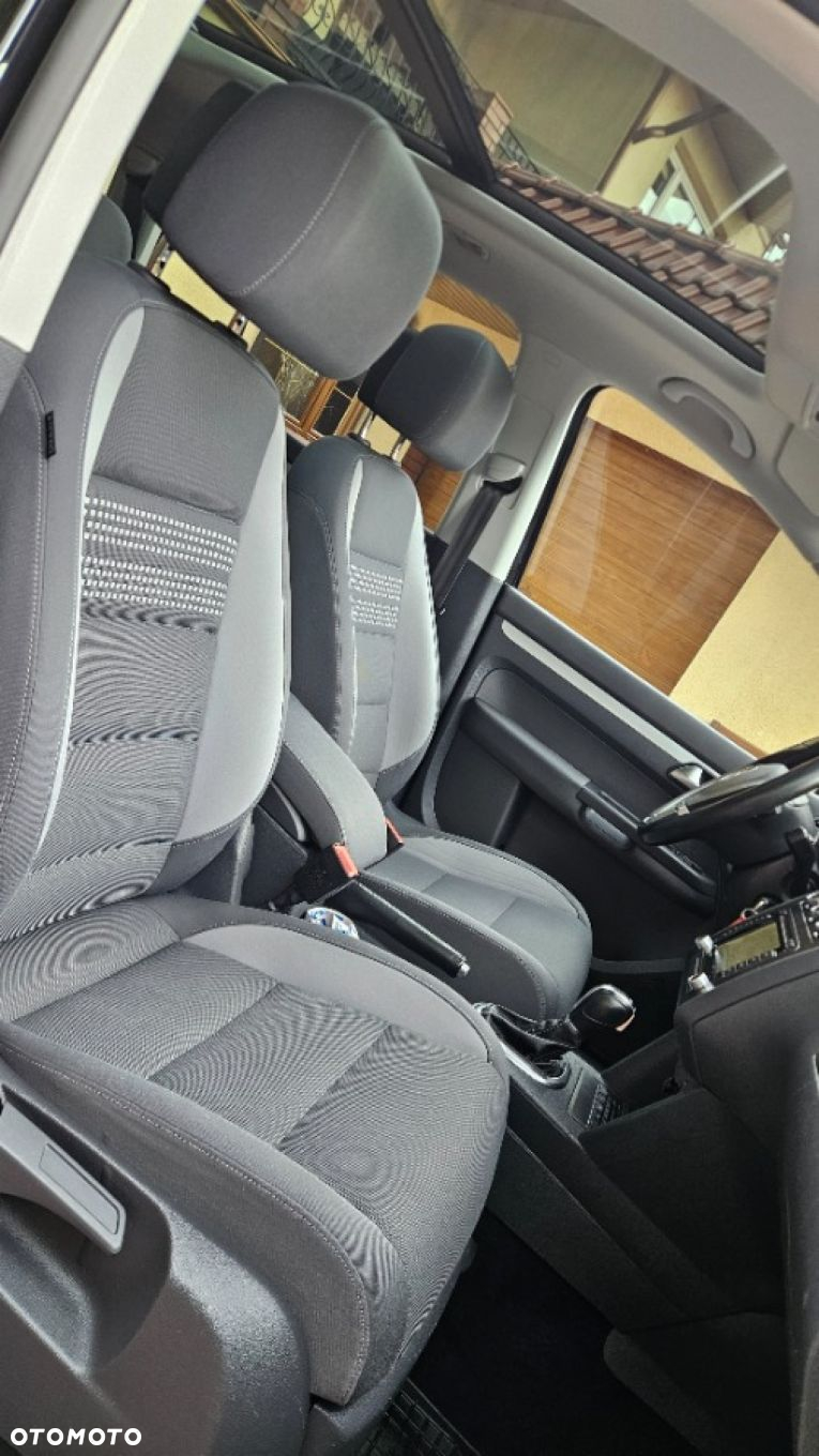 Volkswagen Touran - 25