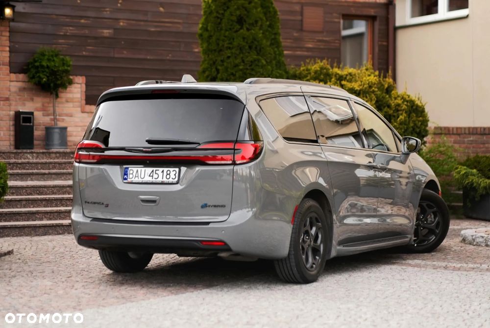 Chrysler Pacifica - 10