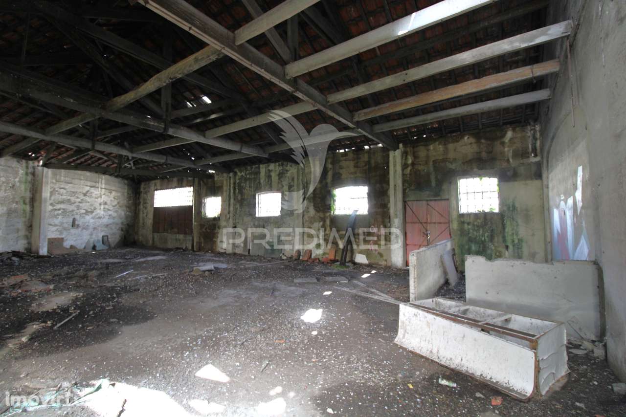 Armazém para Reconstrução  em  S. Romão do Coronado - Grande imagem: 5/13
