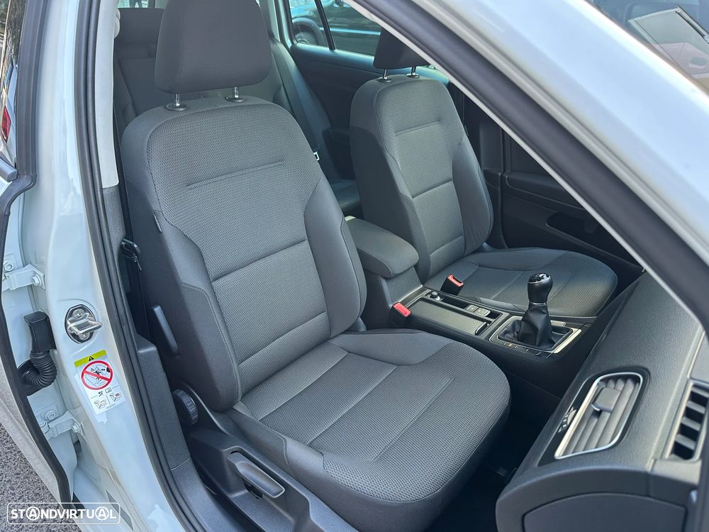 VW Golf Variant 1.6 TDi R-Line - 8