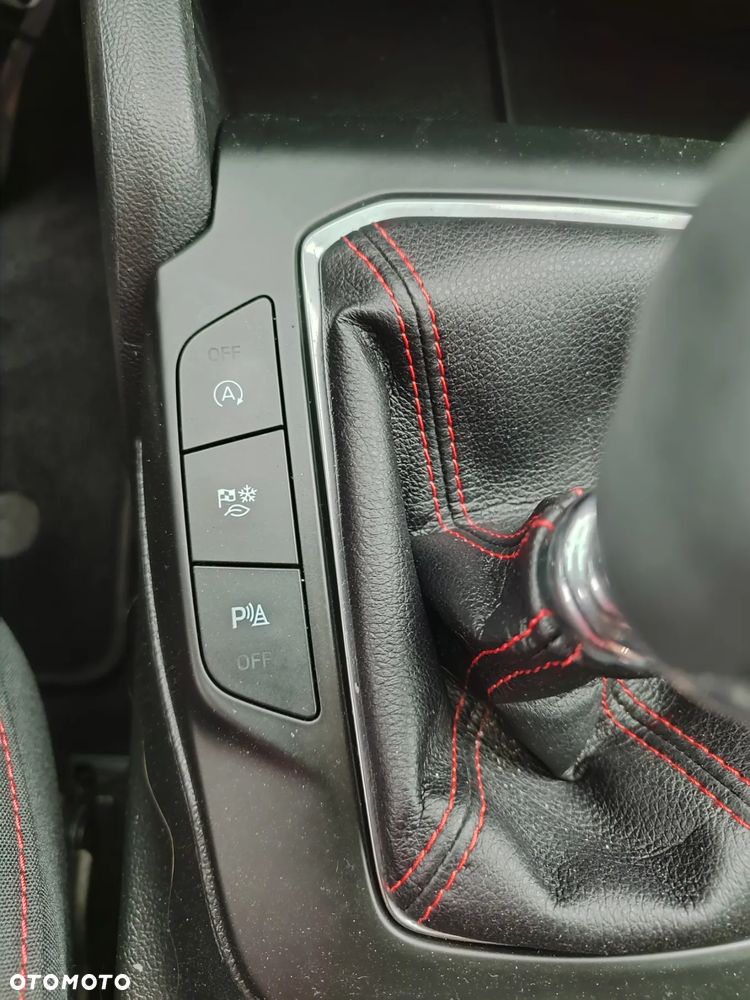 Ford Focus 1.0 EcoBoost Hybrid ST-LINE - 10