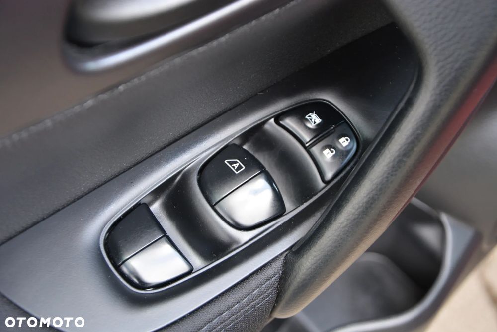 Nissan Qashqai - 25
