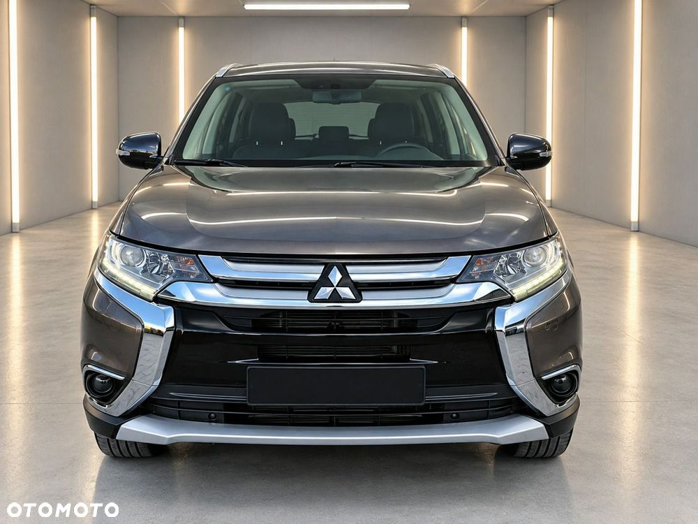 Mitsubishi Outlander - 2