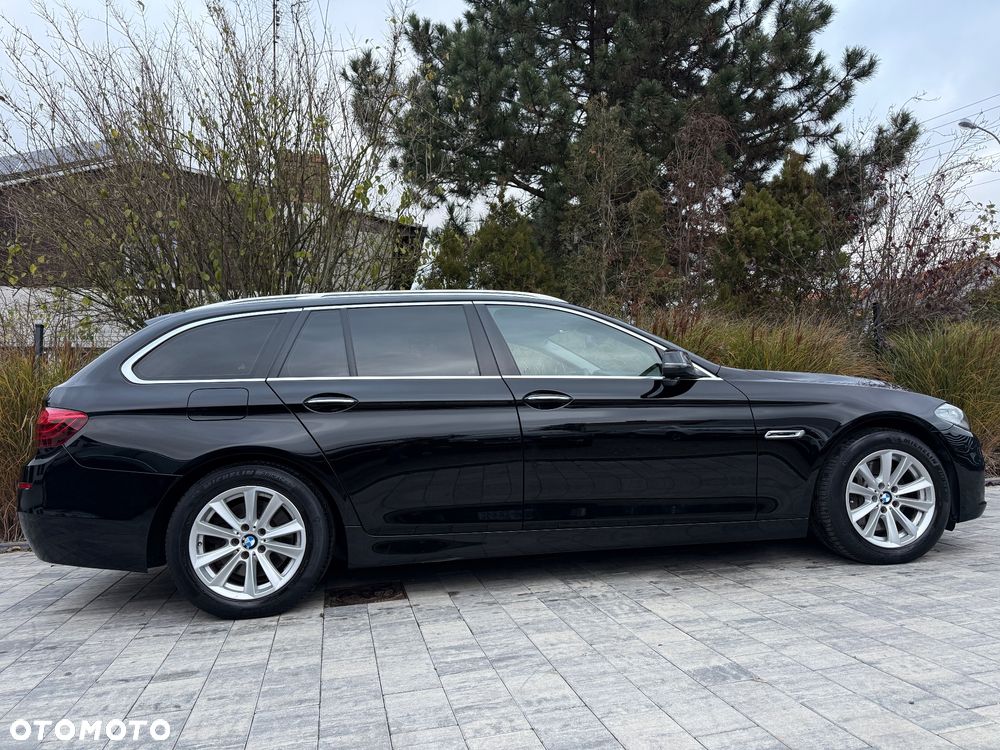 BMW Seria 5 525d xDrive - 29