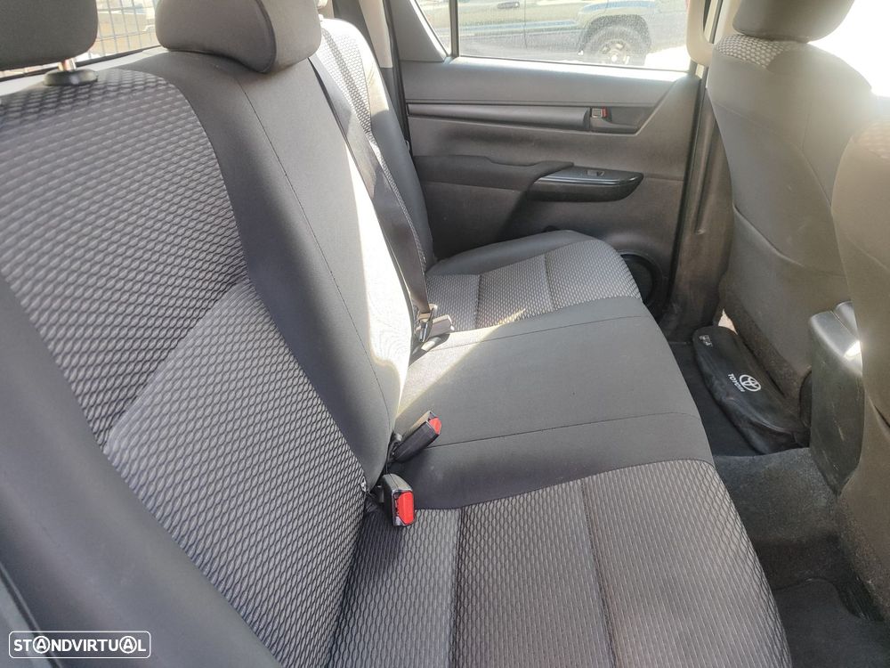 Toyota Hilux 2.4 D-4D 4WD CD CH - 5