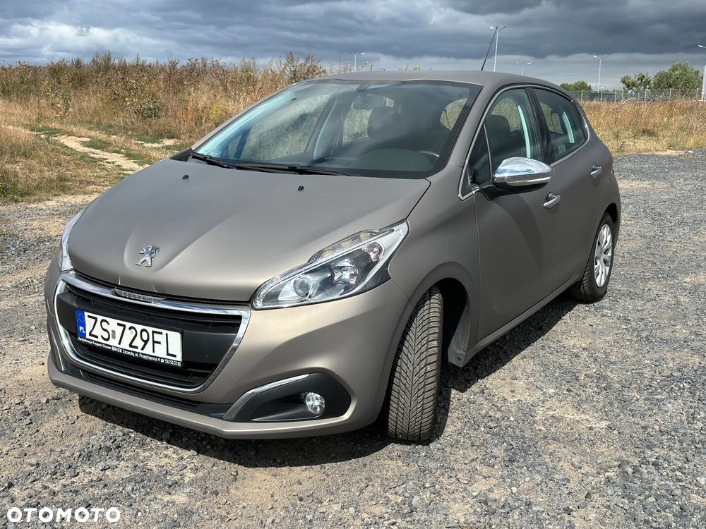 Peugeot 208 - 1