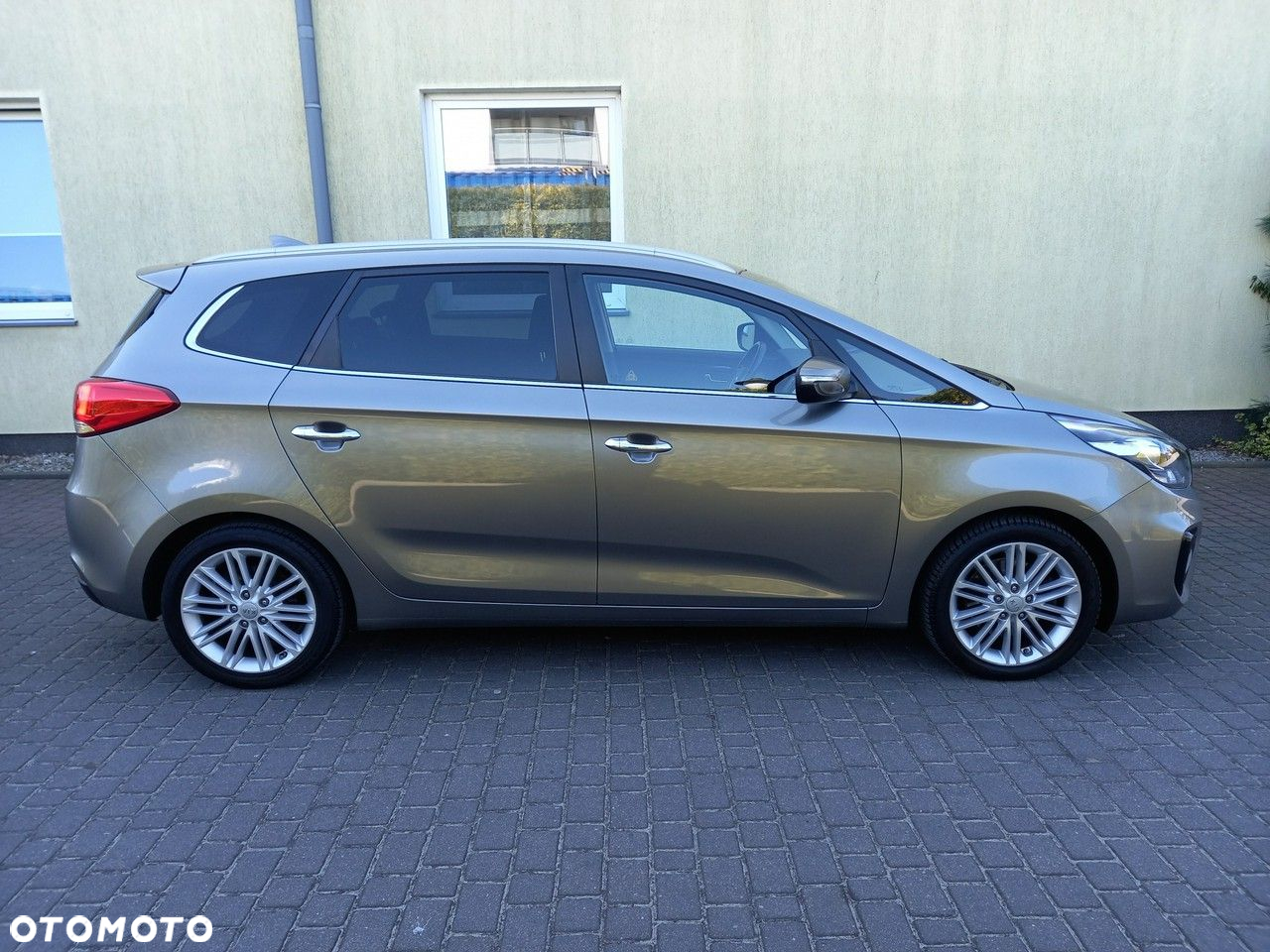 Kia Carens 1.6 GDI Dream-Team Edition - 16
