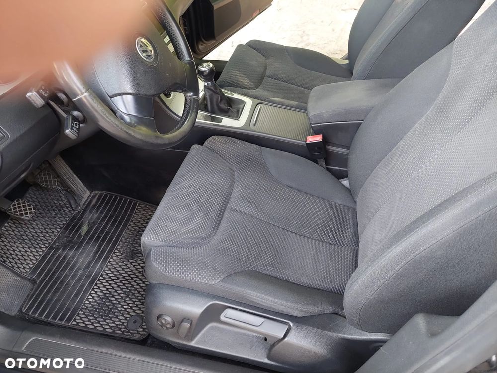 Volkswagen Passat - 14