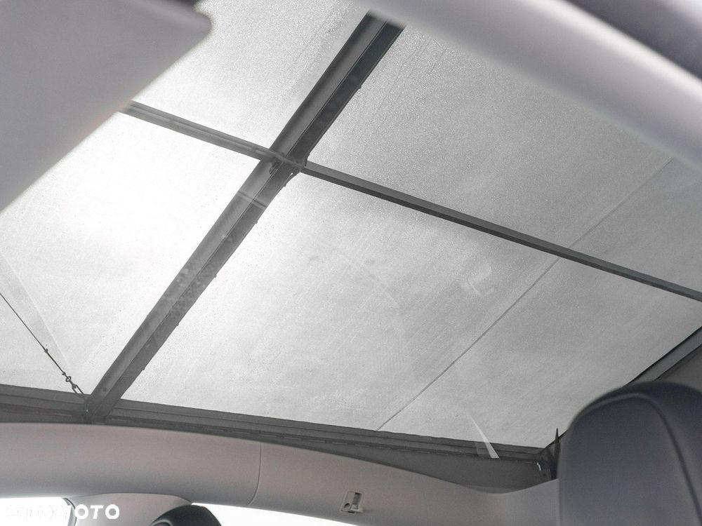 Tesla Model Y Long Range RWD - 29