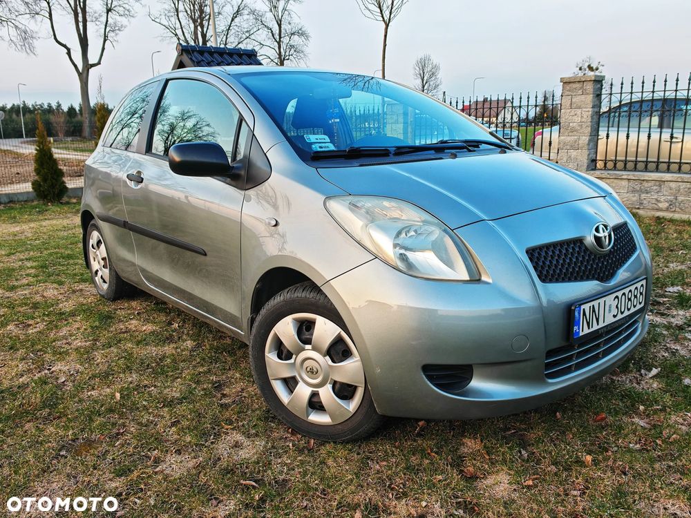 Toyota Yaris 1.3 Terra Gold - 1