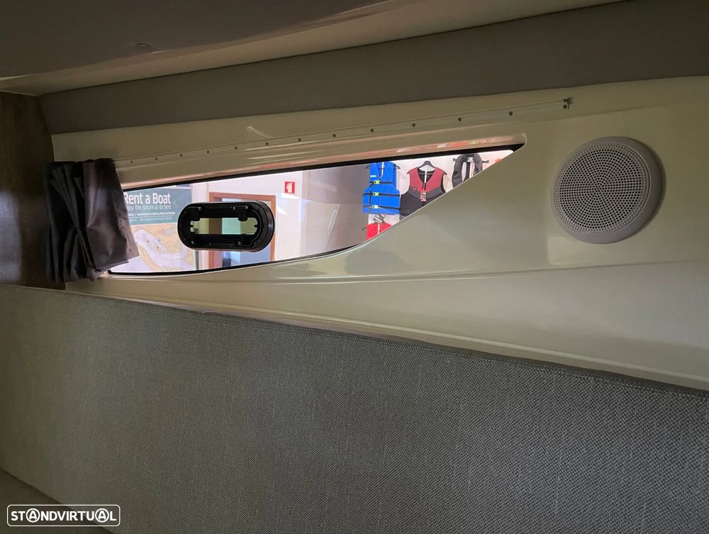 Quicksilver Activ 875 Sundeck - 17