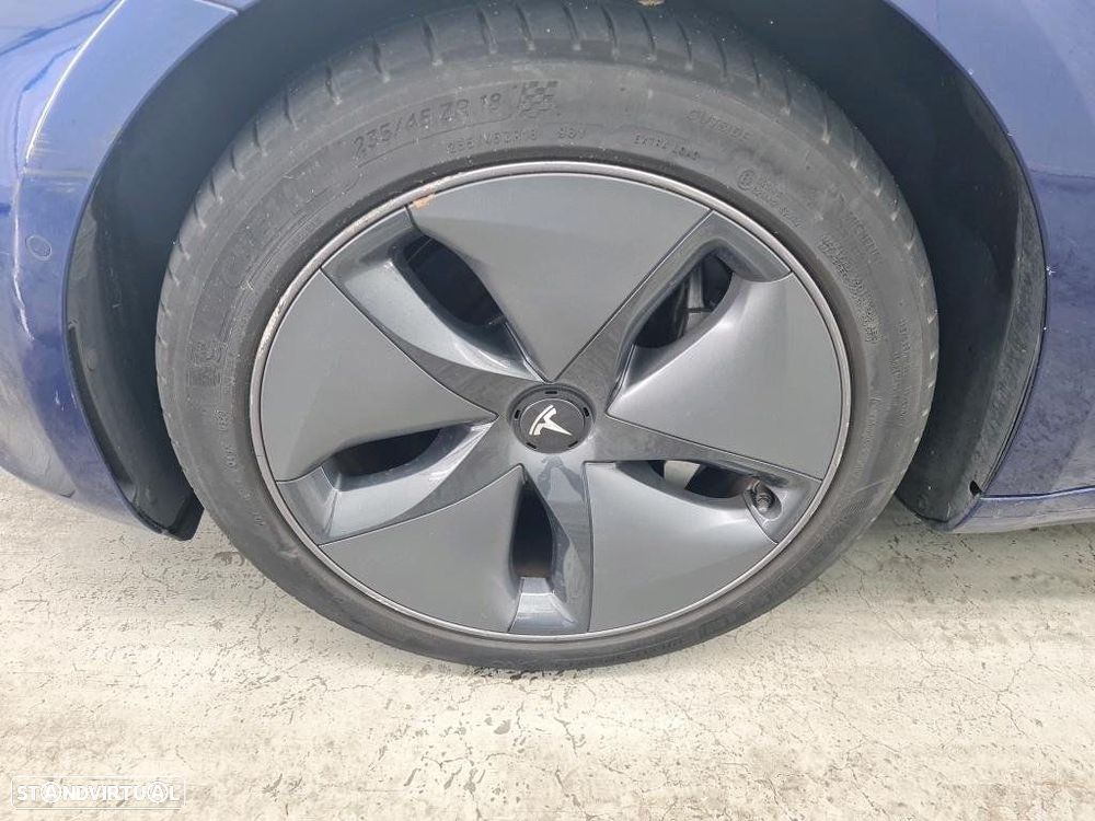 Tesla Model 3 - 3
