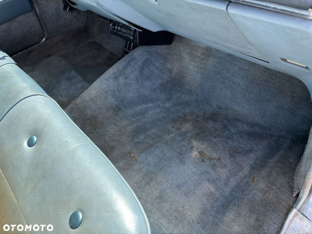 Cadillac Deville - 32