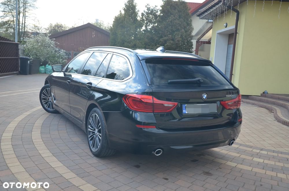 BMW Seria 5 520d M Sport - 4