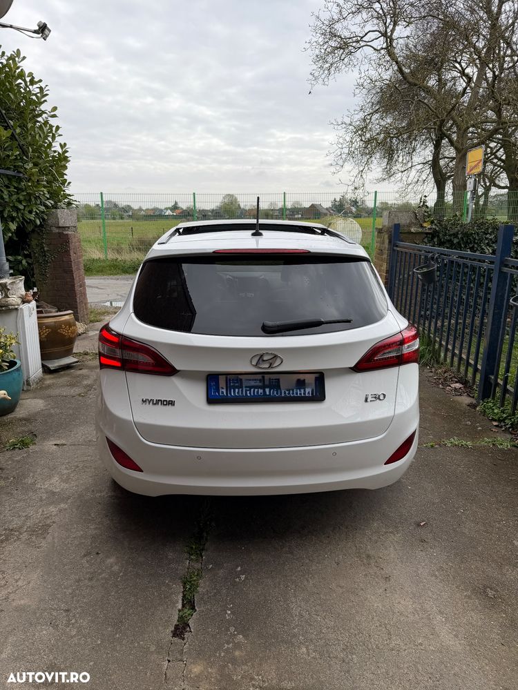 Hyundai i30 blue Kombi 1.6 CRDi Passion - 12