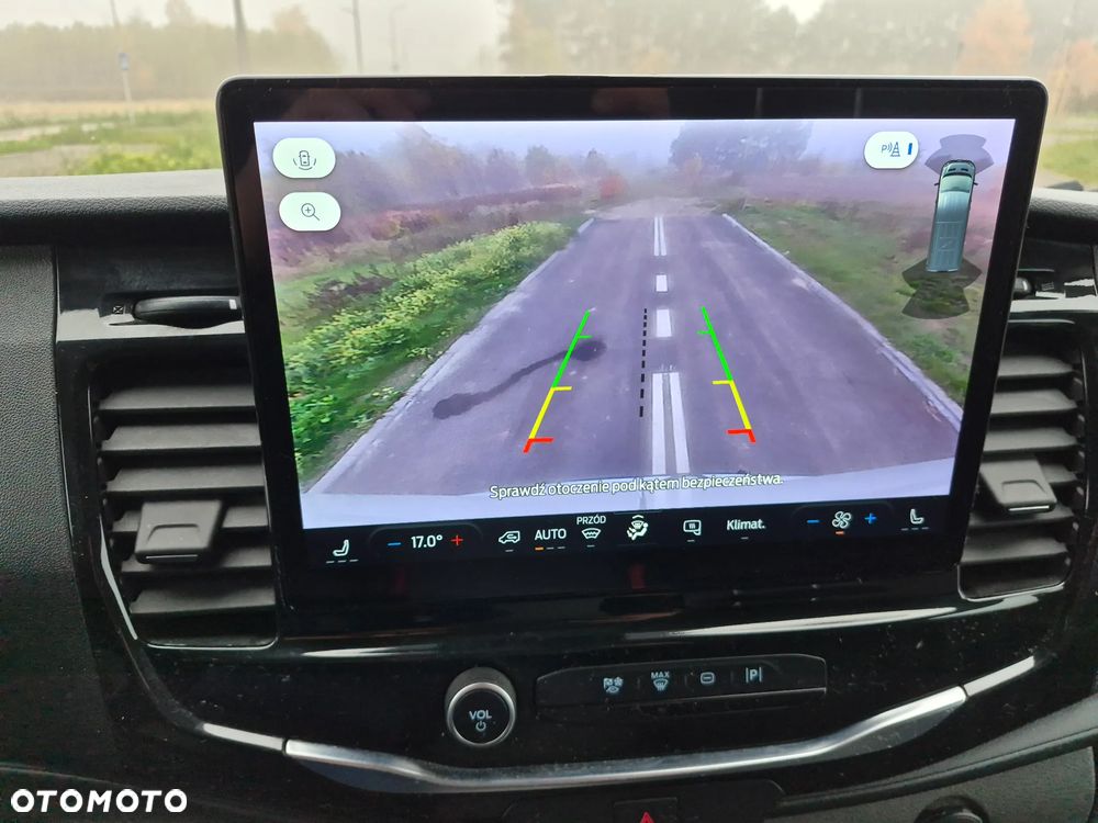 Ford E-TRANSIT Salon PL L3H3 - 13