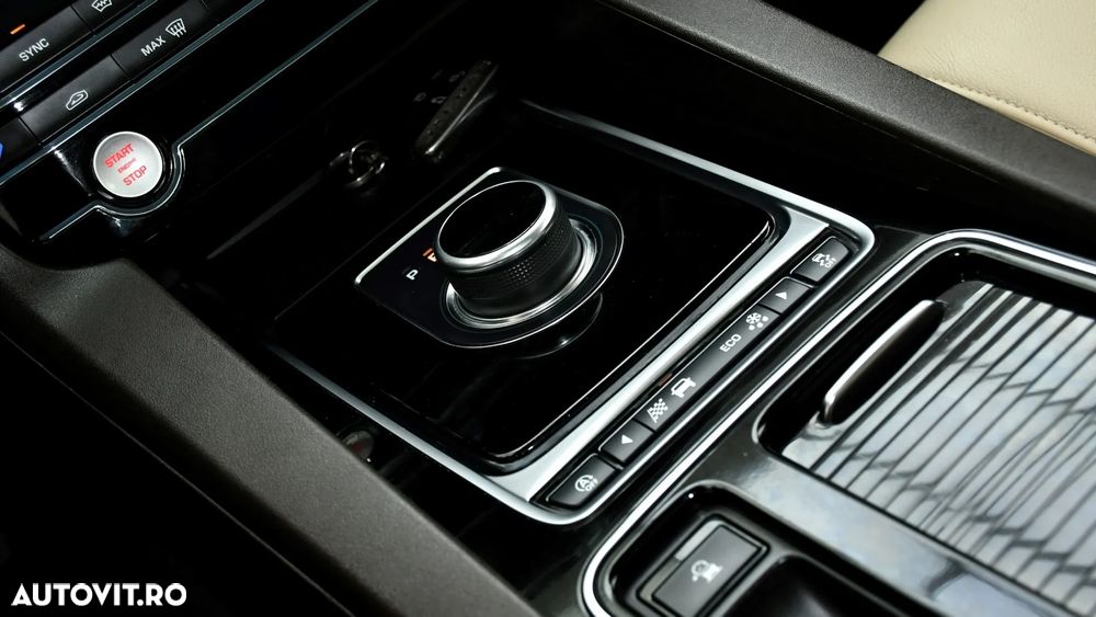 Jaguar F-Pace P250 AWD SE - 18