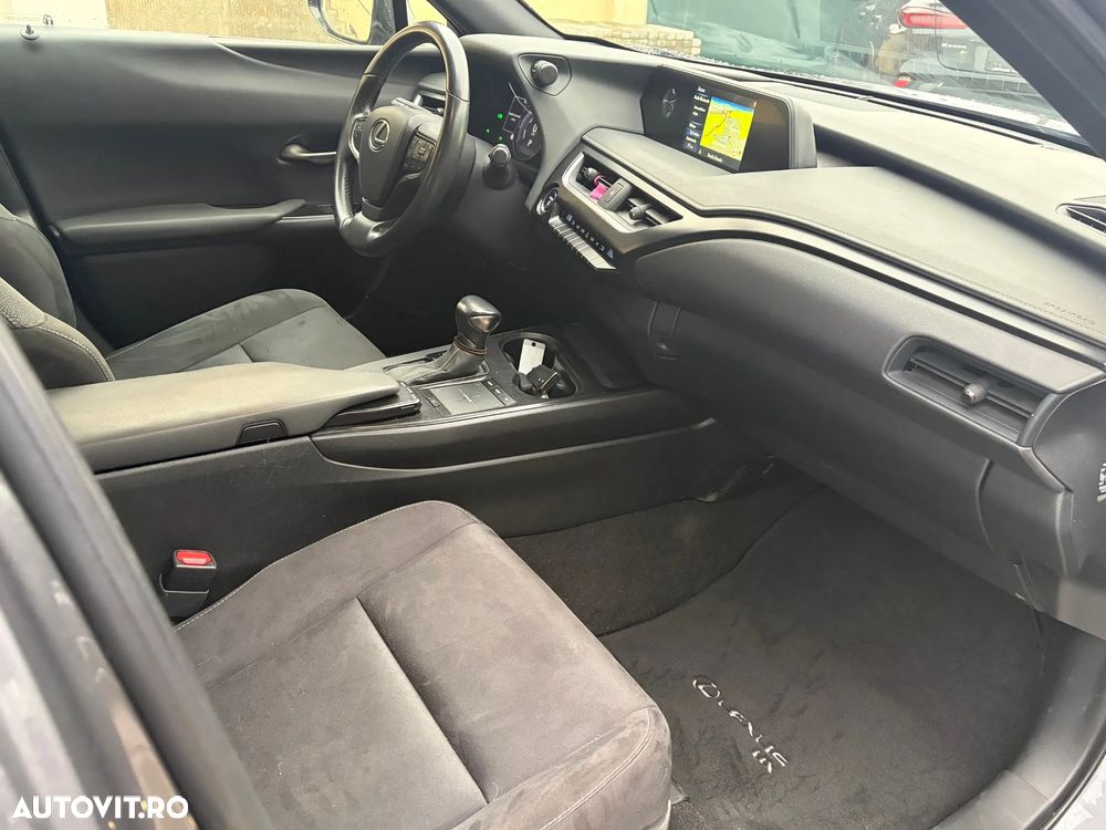 Lexus UX 250h Business Edition - 8