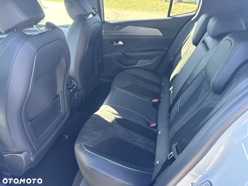 Peugeot 408 HYBRID 145 e-DSC6 GT - 17