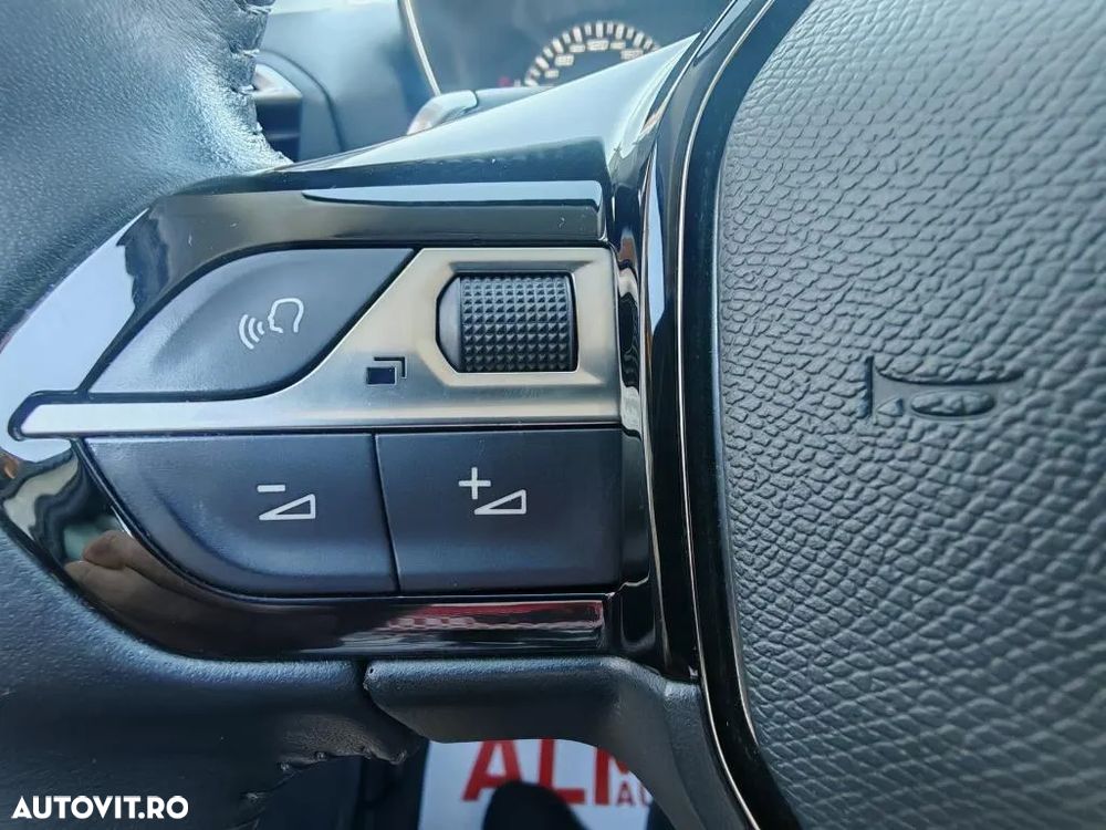 Peugeot 208 1.2L e-DCS6 MHEV Allure - 19