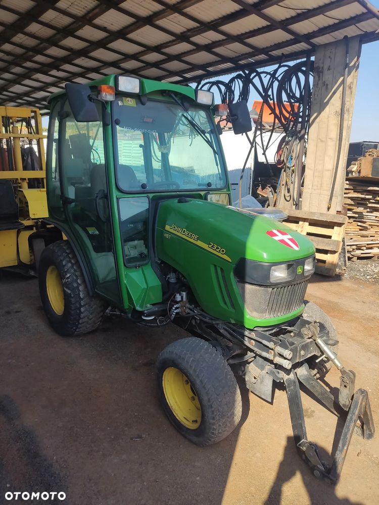 John Deere 2320 HST 4x4 traktorek - 1