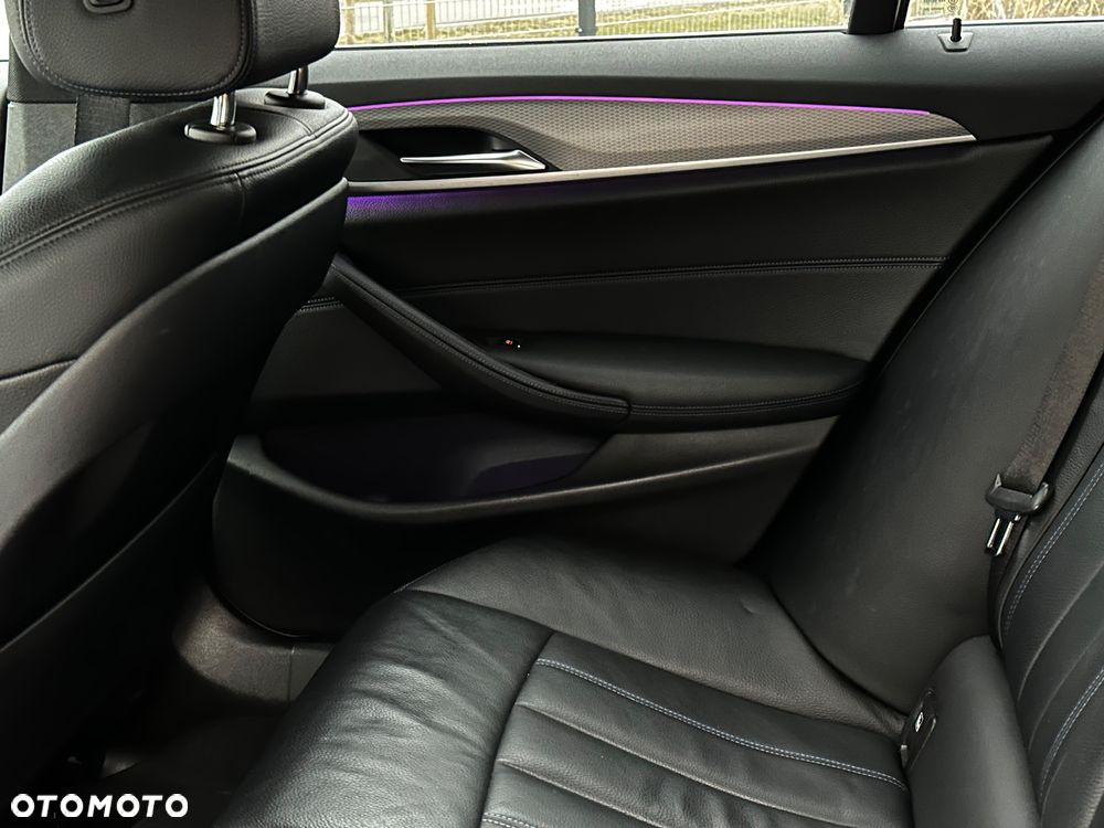 BMW Seria 5 530d xDrive Touring - 37