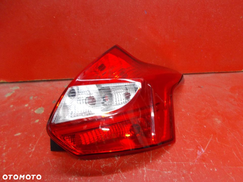 FORD FOCUS MK3 HB LAMPA PRAWA TYŁ TYLNA - 1