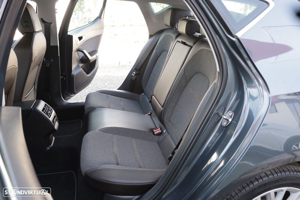 SEAT Leon 1.4 e-Hybrid Xcellence DSG - 31