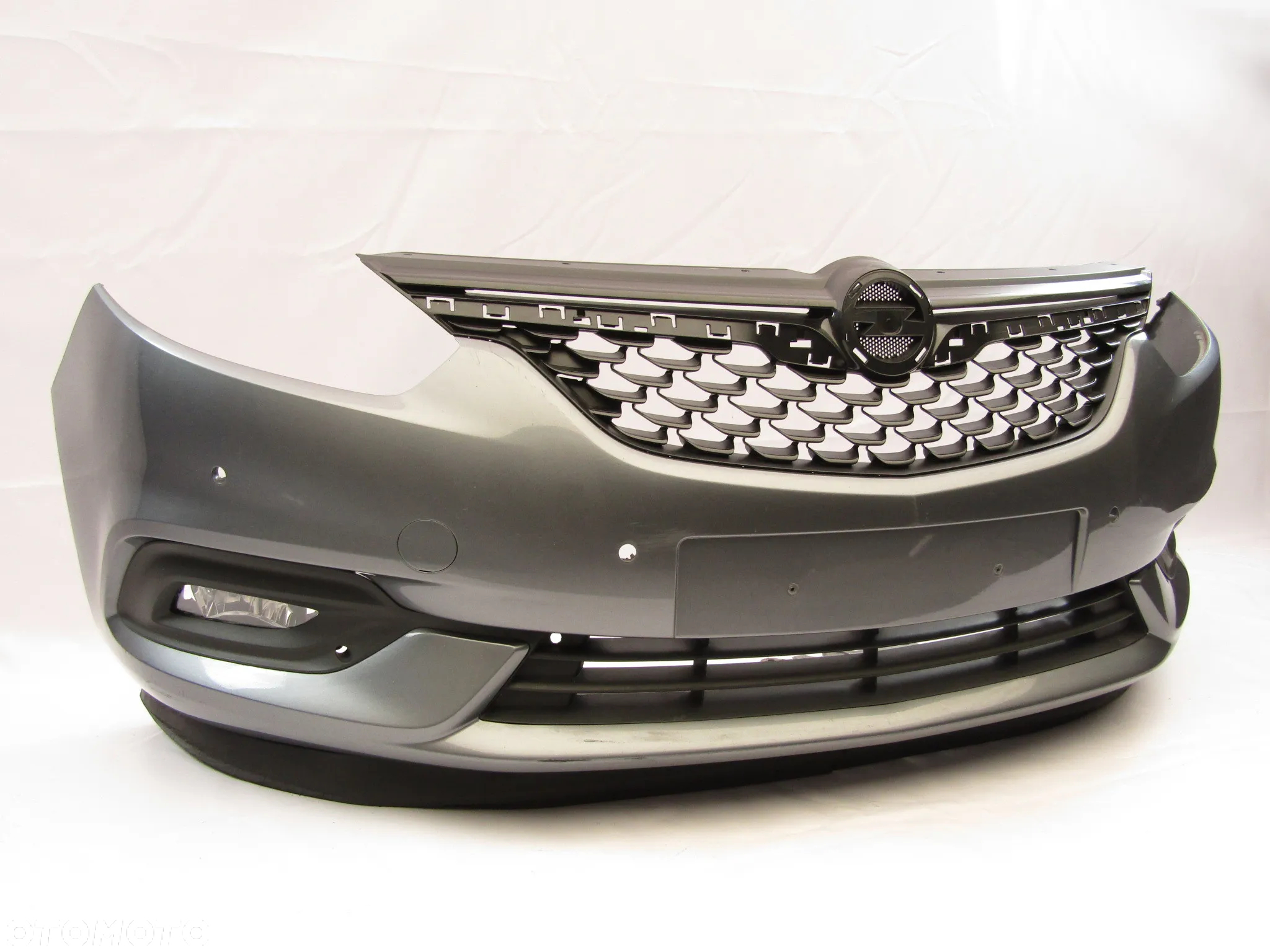 Zderzak przedni Opel Zafira C FL 16 - 19  Pdc-4  + Atrapa Kod lakieru 10B - 13