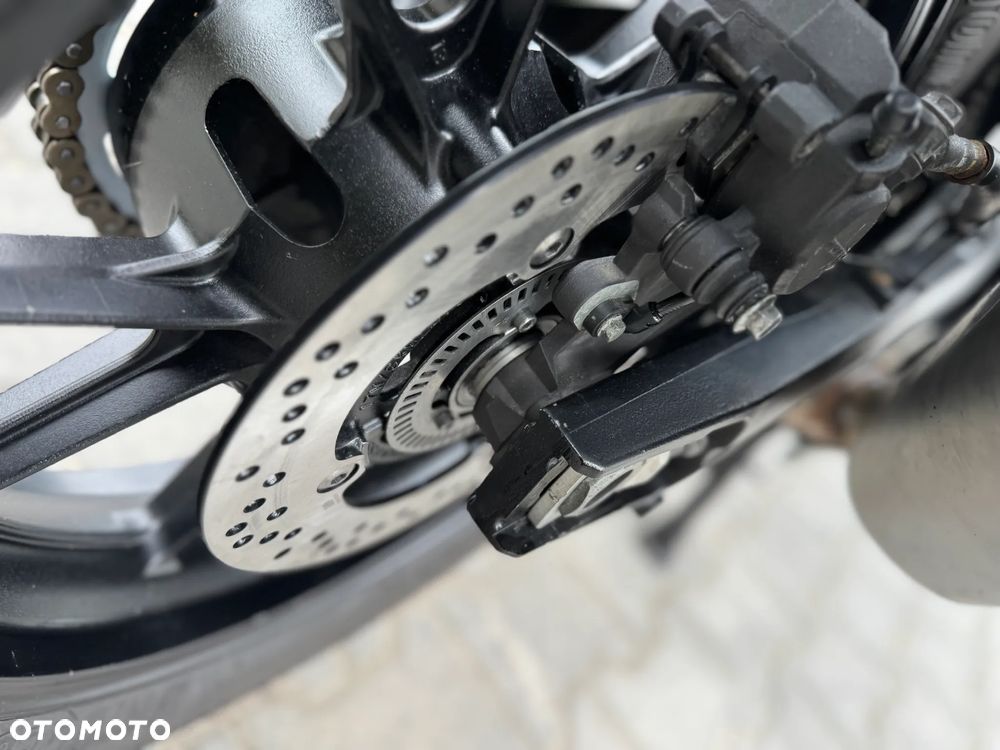Suzuki V-STROM - 16