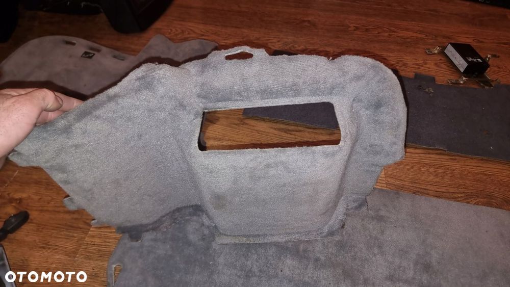 BOCZEK WYKŁADZINA BAGAŻNIKA PRAWA SZARA BMW E31 840 850 - 2