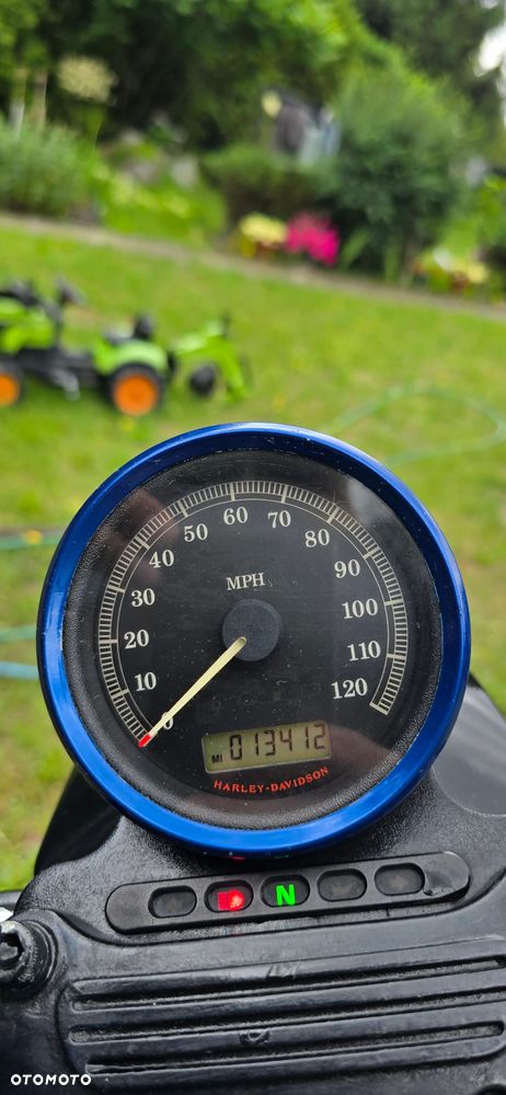 Harley-Davidson Sportster Custom 883C - 8