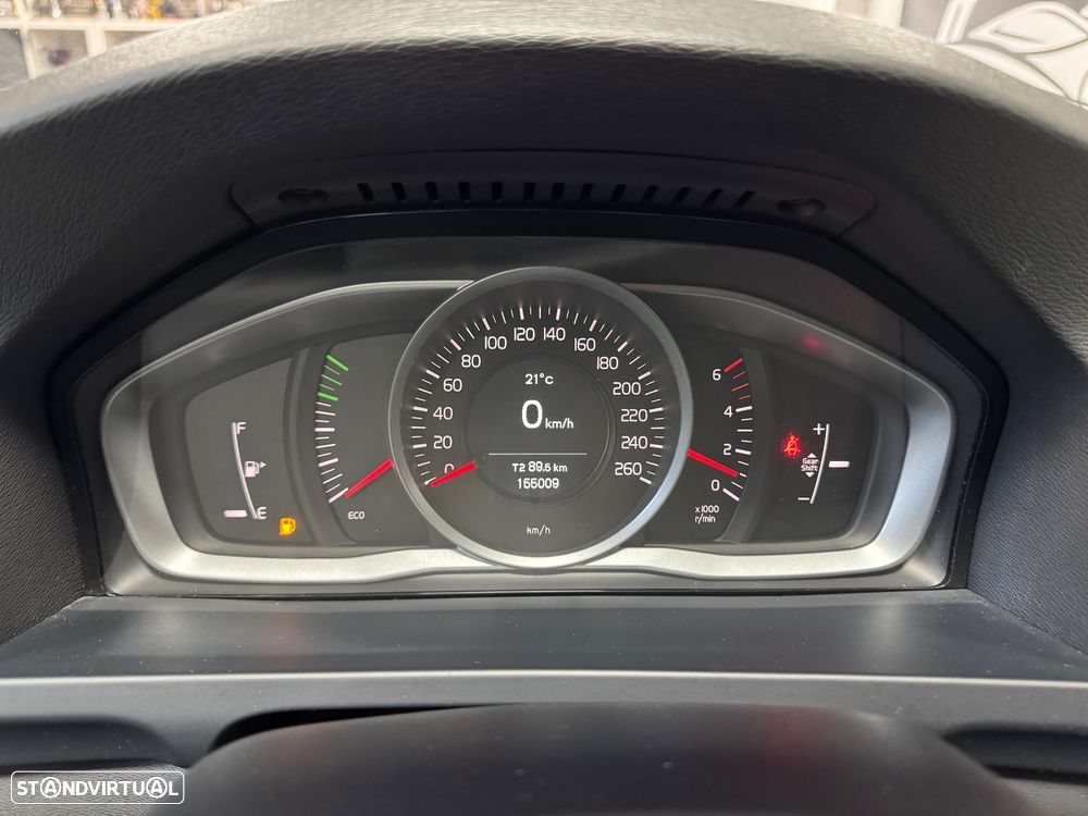 Volvo V60 D2 Momentum - 24