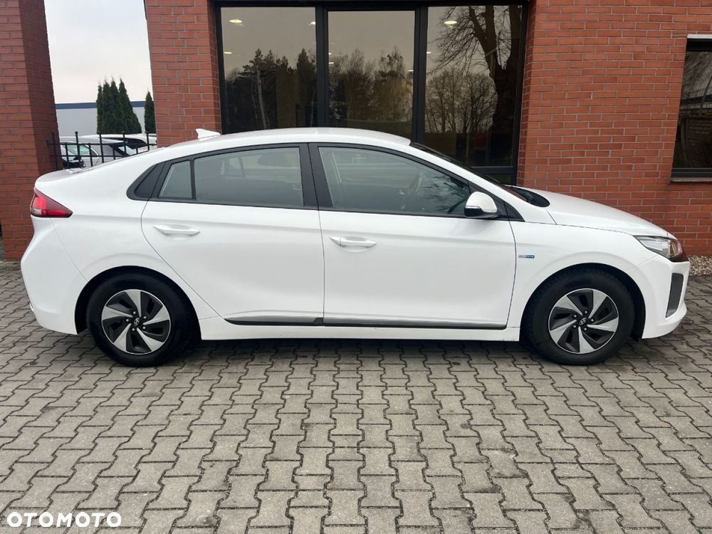 Hyundai IONIQ - 21