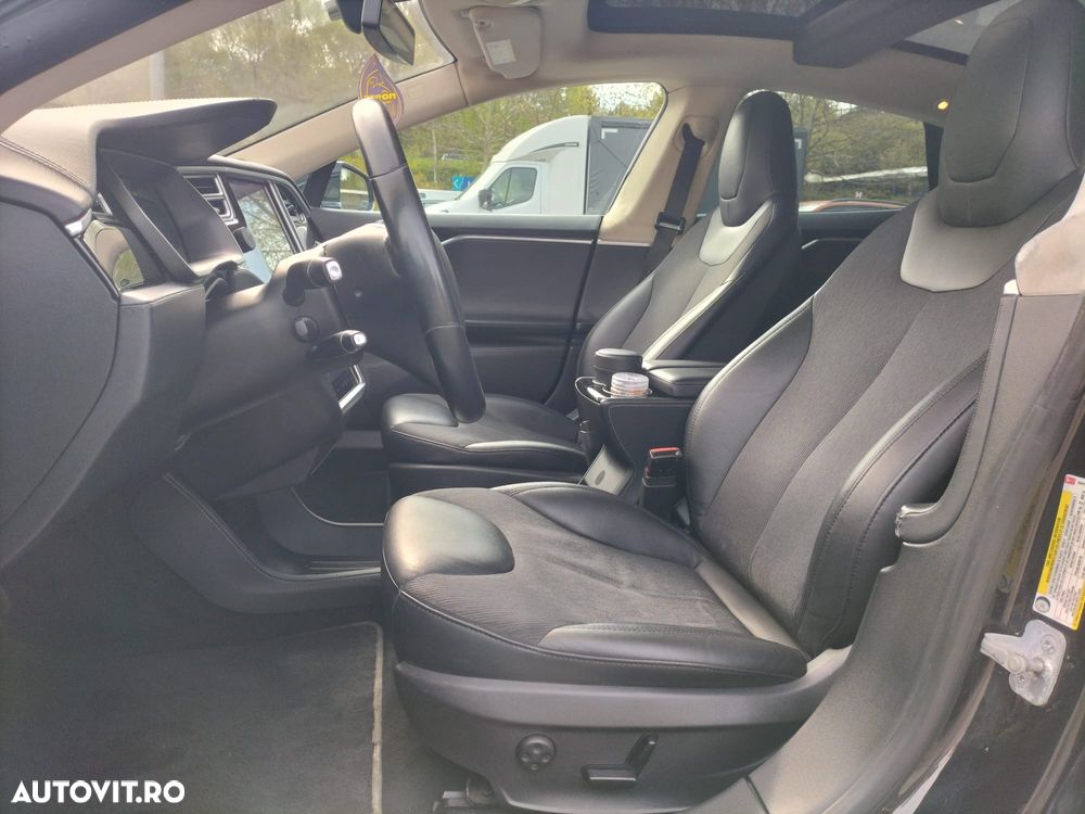 Tesla Model S - 5