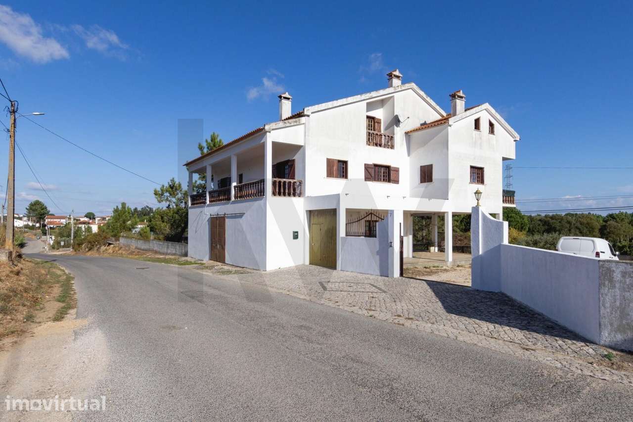 Venda de Quinta com Moradia e Armazém em Alcoentre . Azambuja . Lisboa