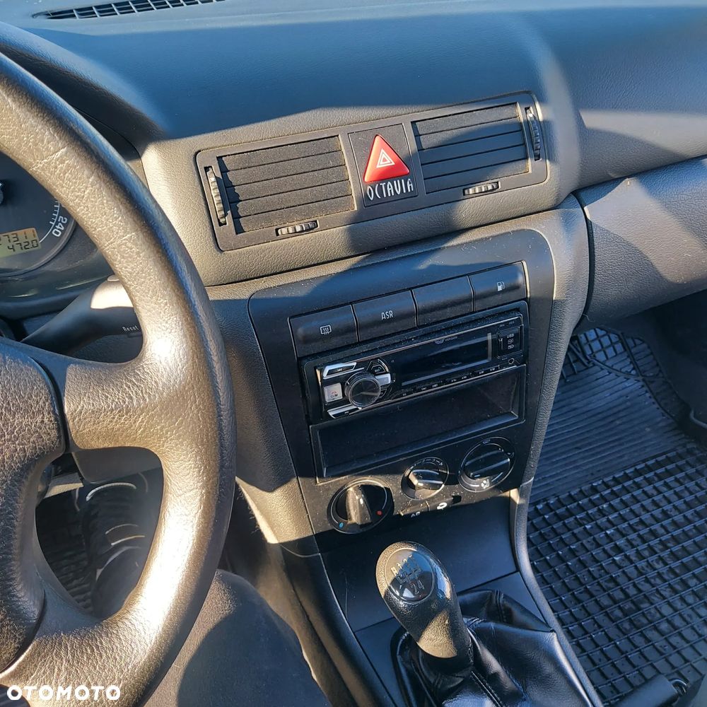 Skoda Octavia 1.6 Ambiente - 7