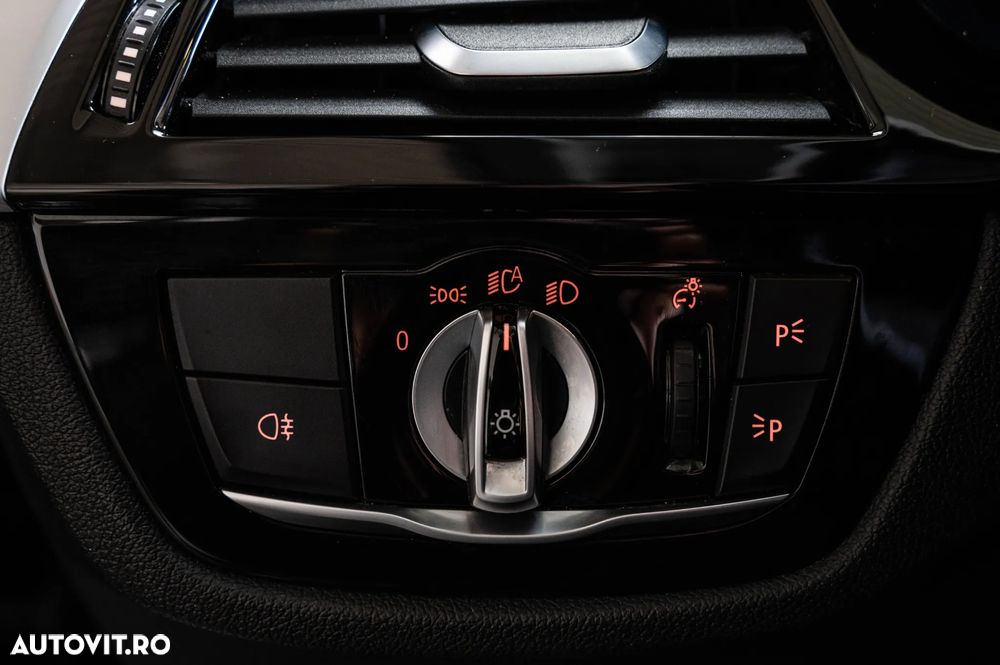 BMW Seria 5 520d Aut. Luxury Line - 28