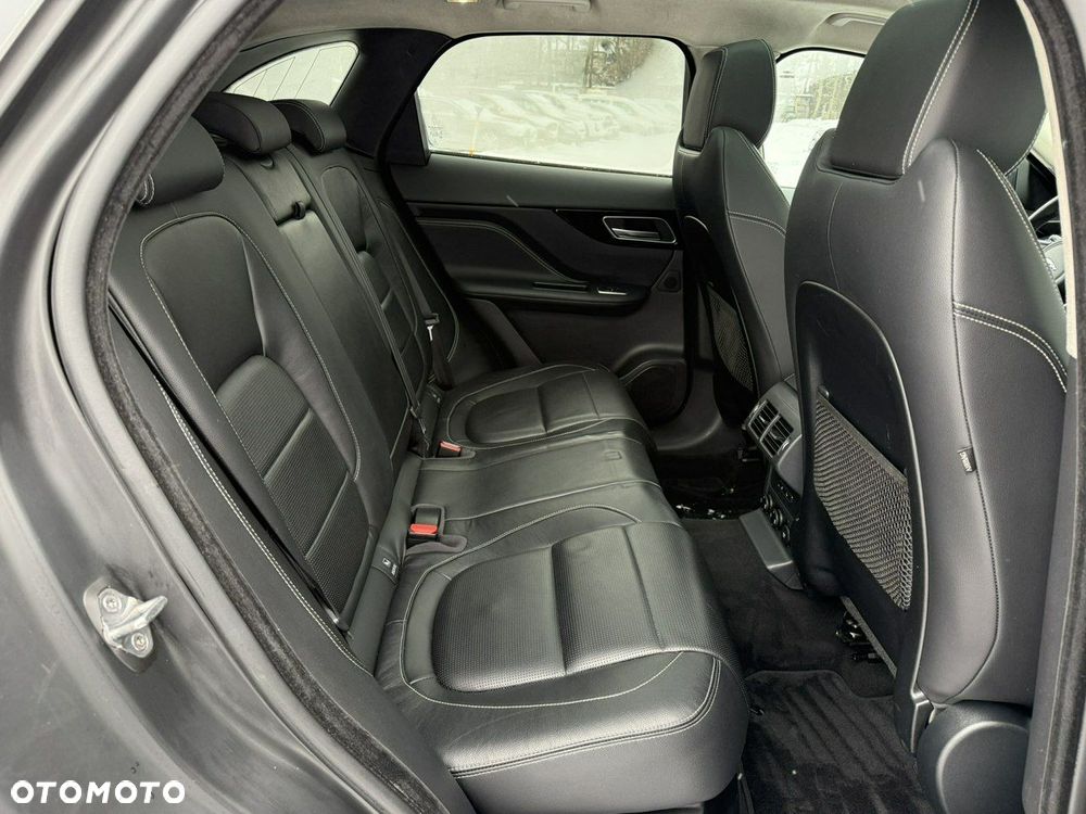 Jaguar F-Pace 2.0 i4D AWD R-Sport - 29