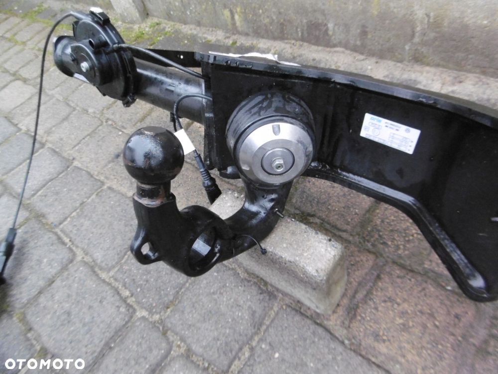 vw golf vii sportsvan 510 - hak holowniczy - 4