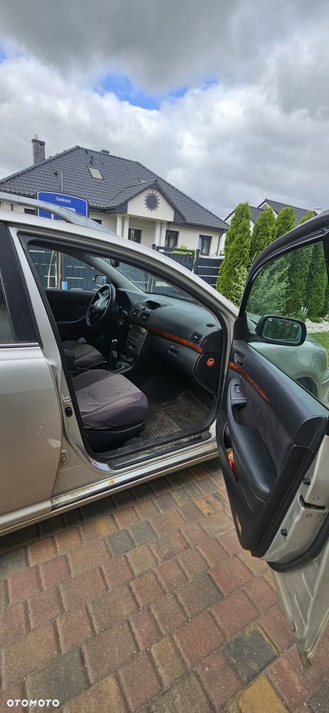 Toyota Avensis - 5