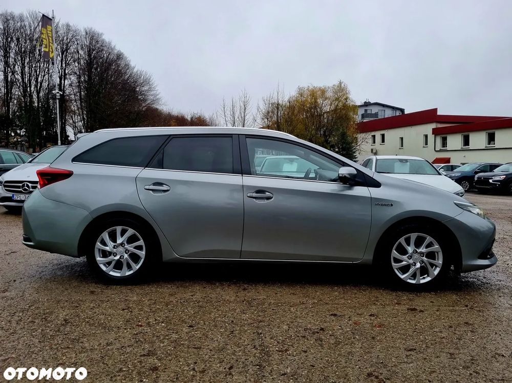 Toyota Auris Hybrid 135 Comfort - 4
